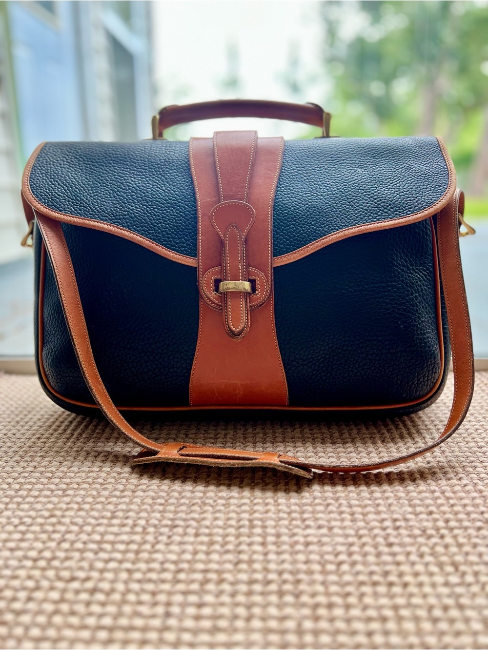 🦆 Vintage Dooney & Bourke AWL Black British Tan Messenger Briefcase USA